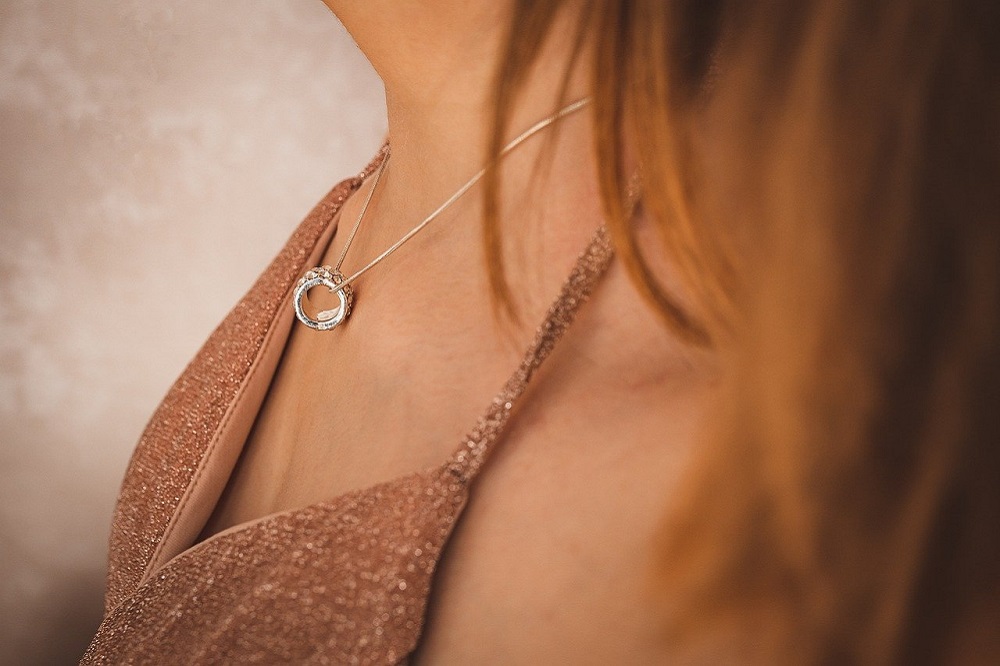 Dekolt w kształcie litery V - dla kogo będzie najlepszy?