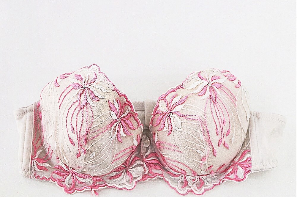 Jak dopasować biustonosz do budowy?