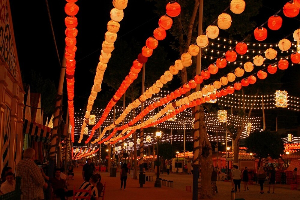 Letnie festiwale a moda – jak stworzyć idealny festiwalowy look?