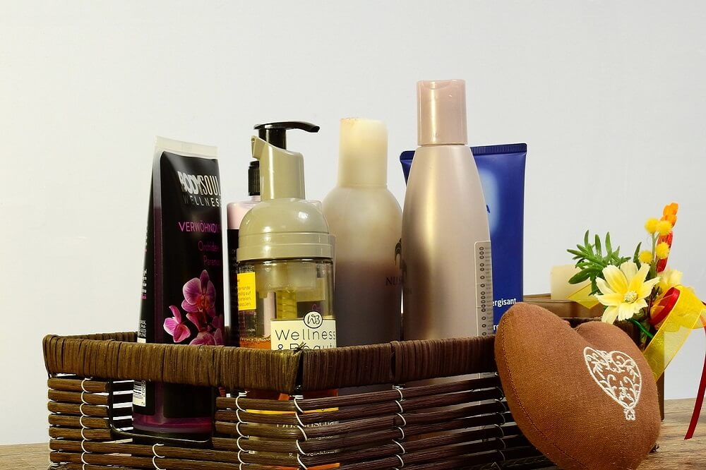 Niezbędne damskie kosmetyki na weekendowy wyjazd